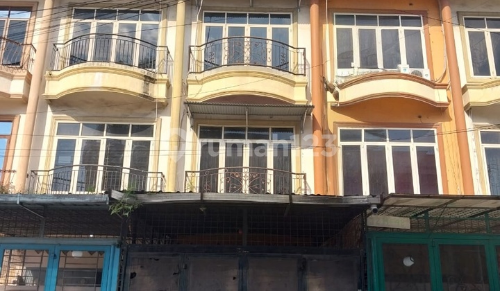 Medan Petisah - Good Shophouse, Very Strategic. Freehold Title, Land Area 108 m². Located on Medan Merbau Street, Medan Petisah, Sekip, Medan City, North Sumatra. Medan Petisah - Good Shophouse, Very Strategic. Freehold Title, Land Area 108 m². Located on Medan Merbau Street, Medan Petisah, Sekip, Medan City, North Sumatra.