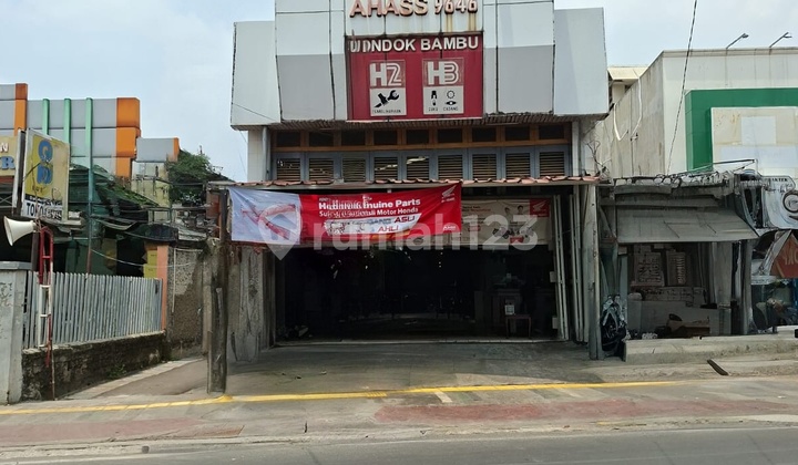 Duren Sawit - Shop/Garage House. Can be used as a warehouse. Freehold certificate, land area 175 m². Located on Jalan Pahlawan Revolusi, Duren Sawit, East Jakarta. Duren Sawit - Shop/Garage House. Can be used as a warehouse. Freehold certificate, land area 175 m². Located on Jalan Pahlawan Revolusi, Duren Sawit, East Jakarta.