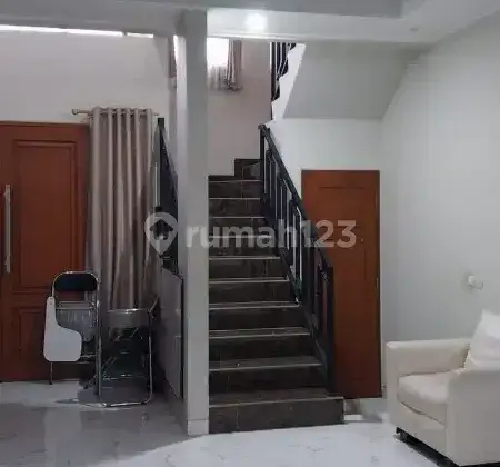 Disewakan Rumah Premier Serenity Agus Salim Depan Sman 1 Bekasi 1