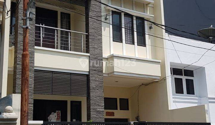 Dijual Cepat Rumah 3 Lt Kompleks Area Mangga Dua 1