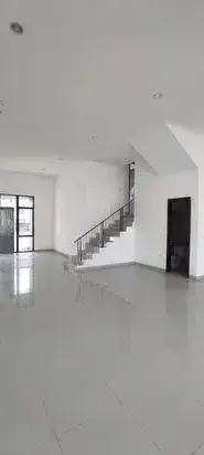 Rumah Pik 2 Bukit Danau Indah 10x30m2 2,5 Lantai Selatan Rapi 2