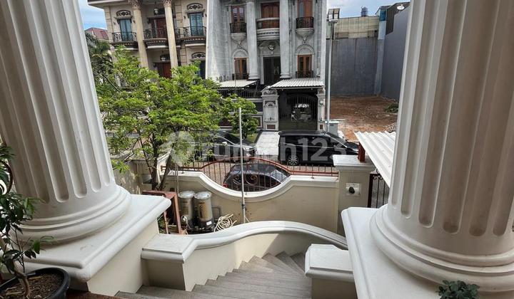 Rumah Pik 1 9x20m2 3 Lantai Semi Furnished Siap Huni Unit Langka 2