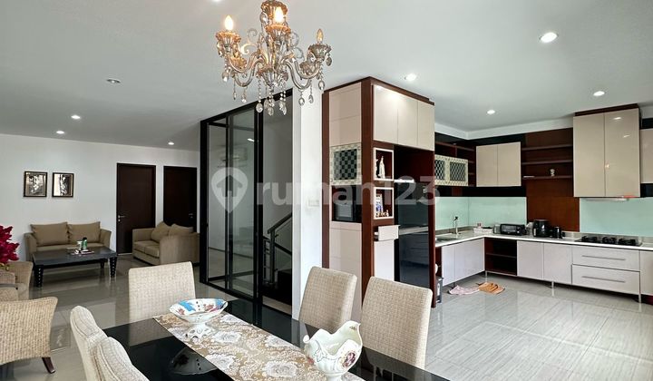 Rumah Pik Indomobil 8x23m2 3,5 Lantai Kontraktor Bagus SHM Semi