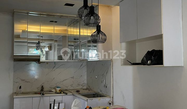 Rumah Taman Surya 5x18,5m2 2 Lantai Full Renovasi SHM Bagus Rare