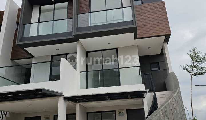 Rumah Pik Golf Island Piano 5x15m2 Hoek 3 Lantai Bagus Jarang Ada 1