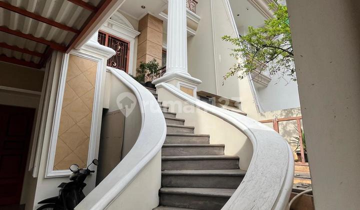 Rumah Pik 1 9x20m2 3 Lantai Semi Furnished Siap Huni Unit Langka