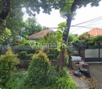 Old Menteng House, Land Area 639m2, SHM Certificate, Strategic Location, Rare Unit