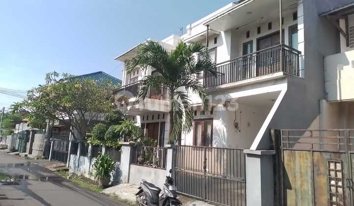 Rumah Modern Grogol 243m2 3 Lantai Plus Rooftop Timur SHGB Langka Rumah Modern Grogol 243m2 3 Lantai Plus Rooftop Timur SHGB Langka