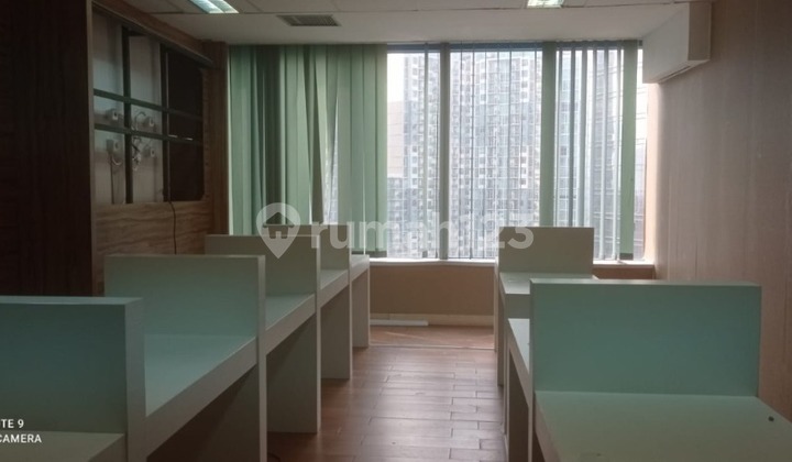 Kantor The East Tower Lantai 17 279m² Furnished Unit Penawaran Terbaik