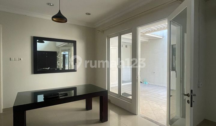 Rumah Wisata Bukit Mas Palais De Luxemburg Surabaya Barat 2