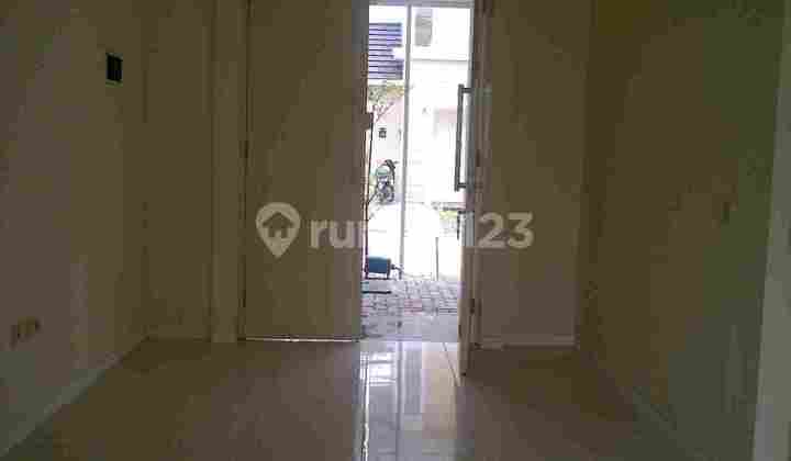 Modern Citra Harmoni Ready-to-Occupy House in Sidoarjo Modern Citra Harmoni Ready-to-Occupy House in Sidoarjo