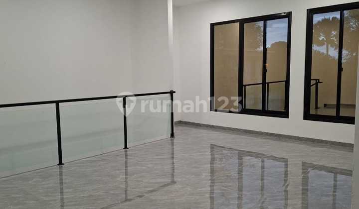 Dijual Rumah Mewah 2 Lantai Baru di Lippo Karawaci Bagus SHM Rumah 2