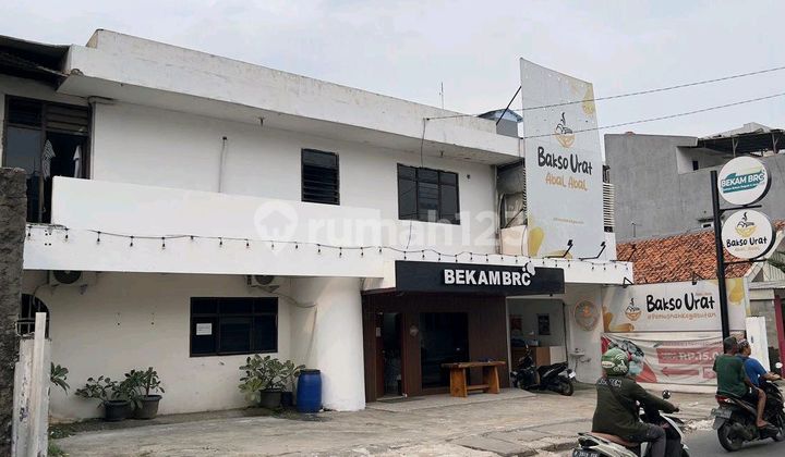 For Sale 2-Story House Facing Otista Street East Jakarta, House with SHM (Certificate) in Good Condition