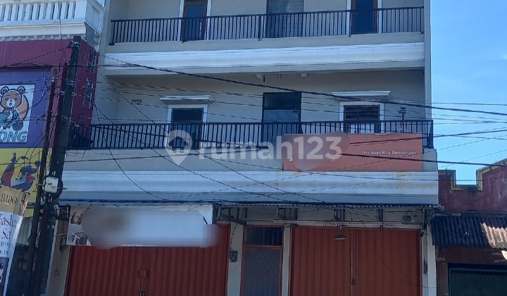 Dijual Kost 14 Kmr dan 2 Kios di Harkit Tangerang Dekat Supermall.