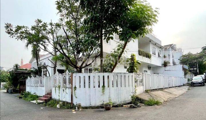 Dijual rumah Kost 11 kamar  di Tebet Jakarta Selatan SHM 2