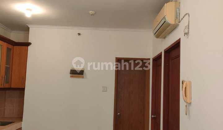 Disewakan apartemen Semi Furnish di Mediterania Gajah Mada 1