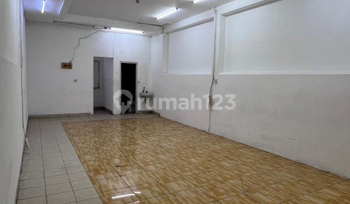 Disewakan Ruko Strategis 3 Lantai di Kelapa Gading Disewakan Ruko Strategis 3 Lantai di Kelapa Gading