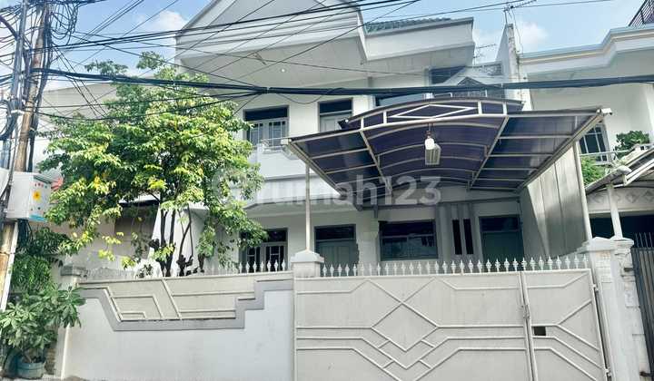 DIJUAL MURAH Rumah cantik 2 lantai di Kayu Putih DIJUAL MURAH Rumah cantik 2 lantai di Kayu Putih