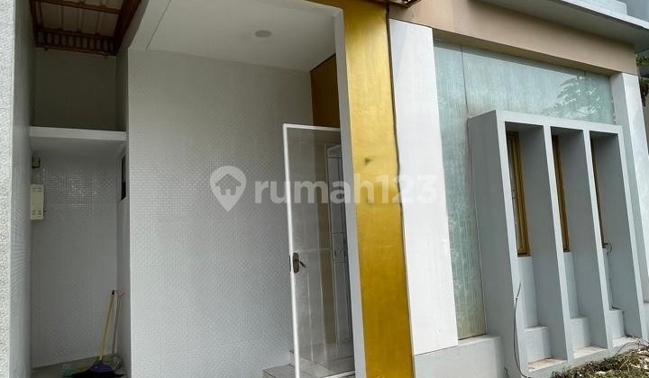For rent, 2-story semi-furnished house in Jakarta Garden City cluster, front-facing.