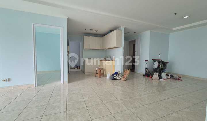 For rent semi-furnished apartment French walk MOI 2