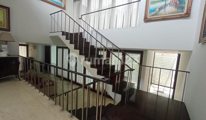 Dijual Rumah Daerah Kemang dengan Kolam Renang - Jakarta Selatan 2