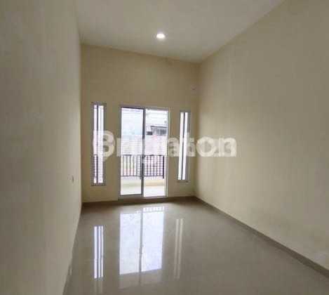 Rumah Baru 3 Lantai di Duri Kepa, Dekat Tanjung Duren, Jakarta Barat