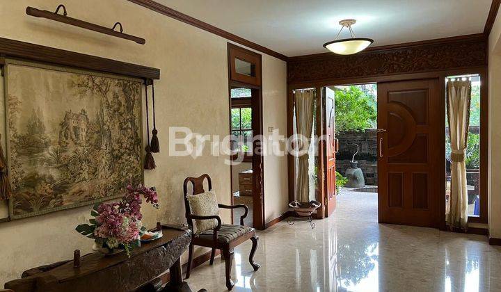 RUMAH CLASSIC 3 LANTAI DI ANGGREK NELI MURNI 1