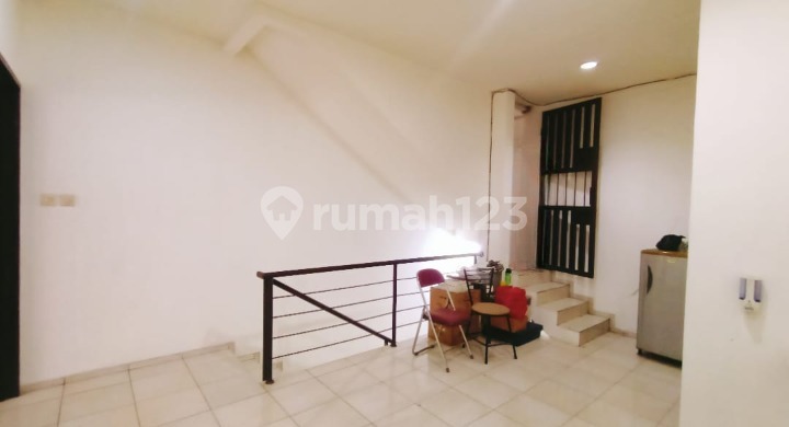 3-story shophouse on Sederhana Street, Sukajadi, Bandung 3-story shophouse on Sederhana Street, Sukajadi, Bandung