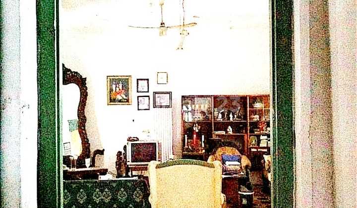 Rumah Vintage Strategis Senen Jakarta Pusat 2