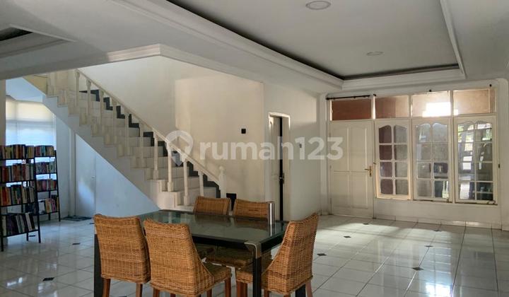 Rumah 2 Lantai Sayap Buah Batu Bandung