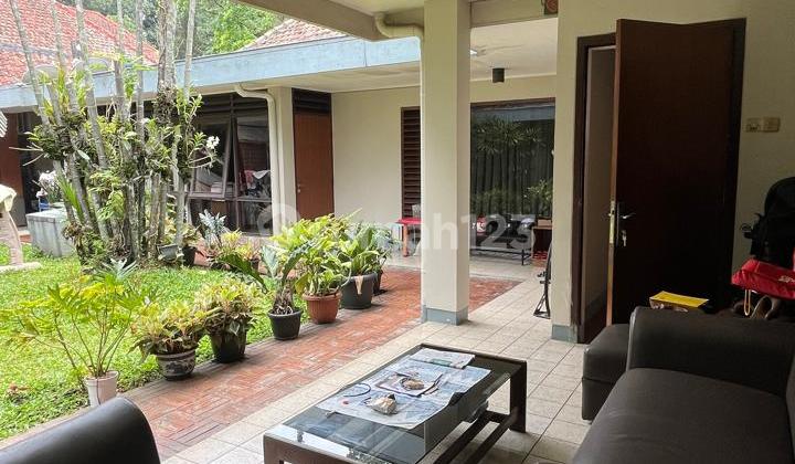 Spacious and Lush House in Dago Wing, Bandung 2