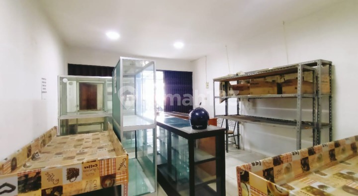 3-story shophouse on Sederhana Street, Sukajadi, Bandung 3-story shophouse on Sederhana Street, Sukajadi, Bandung