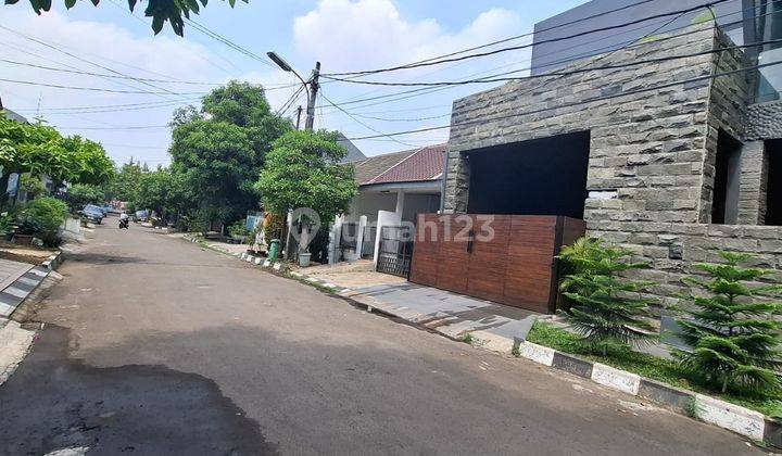 di Griya Jakarta, Tangerang Selatan Rumah 2,5 Lantai Siap Huni 1