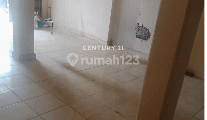 Ready-to-use 2-storey Shophouse in a Strategic Location on Soekarno Hatta, Bandung 2