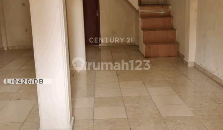 Ready-to-use 2-storey Shophouse in a Strategic Location on Soekarno Hatta, Bandung 1