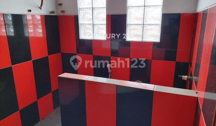 Ready-to-Live Comfortable and Strategic 2-Story House in Cipageran Cimahi 2