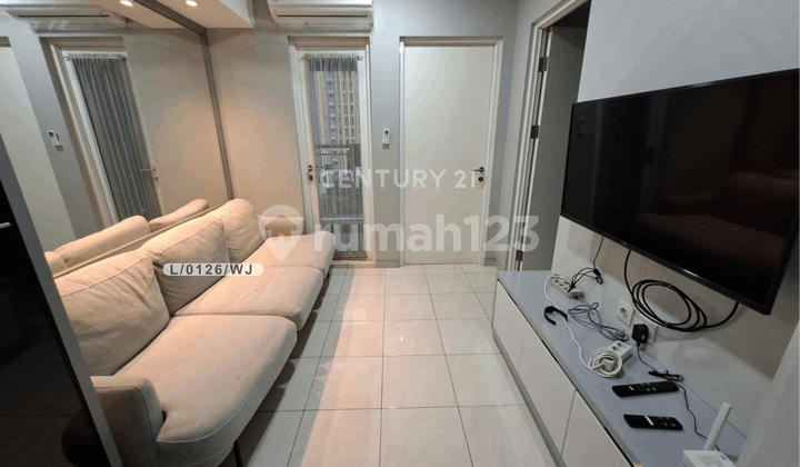 Luxury Comfortable Strategic Springlake Apartment in Summarecon Bekasi