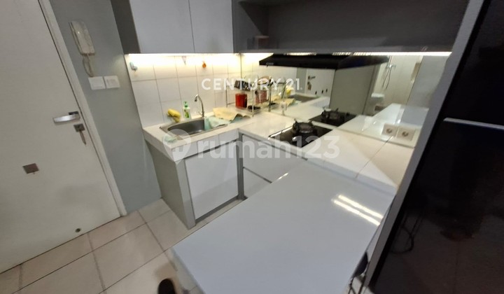 Luxury Comfortable Strategic Springlake Apartment in Summarecon Bekasi 2