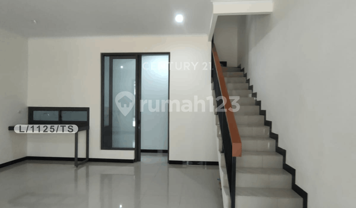 Rumah 2 Lantai Bersih Dan Nyaman Siap Huni Di TKI 5 Bandung 1