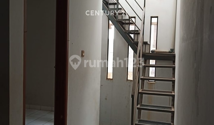 3-Storey Shophouse Ready for Strategic Business in Holis, Bandung City 2