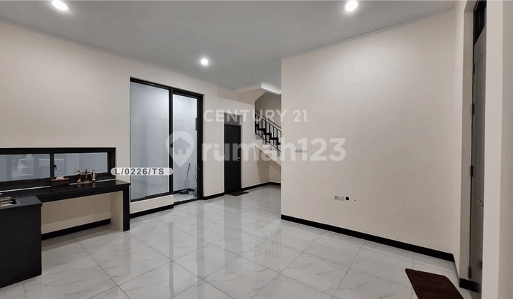 Rumah 2 Lantai di Cluster Gardenville Taman Kopo Indah 5 Bandung Rumah 2 Lantai di Cluster Gardenville Taman Kopo Indah 5 Bandung