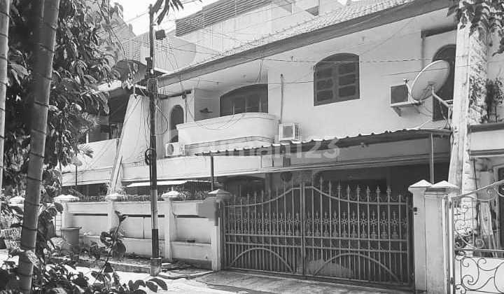 R1994 House in Sawah Besar, Central Jakarta 1