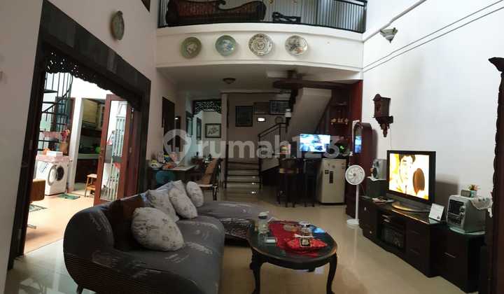 R2046 House in Kebon Jeruk, West Jakarta