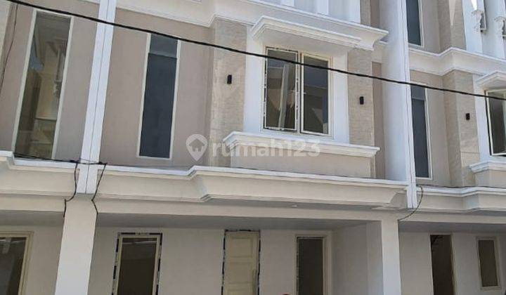 Dijual Rumah 3 Lt Di Dharmahusada Indah Barat 2