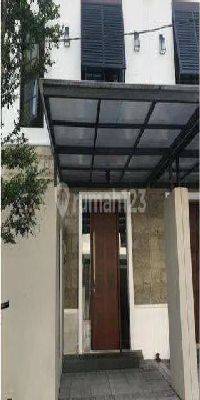 Disewakan Rumah Dua Lantai Modern Minimalis 1