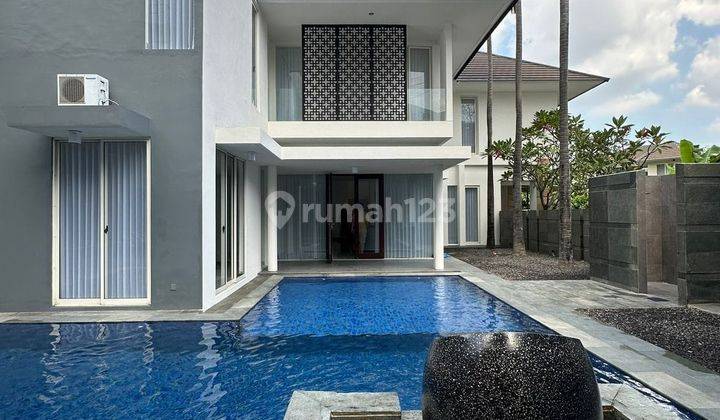 Disewakan Rumah Mewah Ada Kolam Renang Royal Residence 1