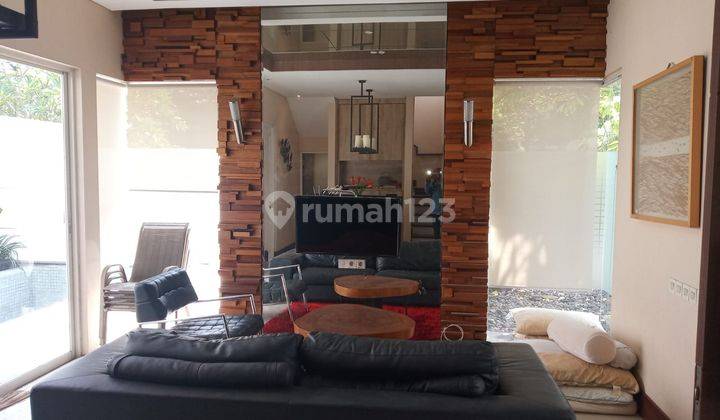 ruang tamu dijual rumah 2 lantai forest