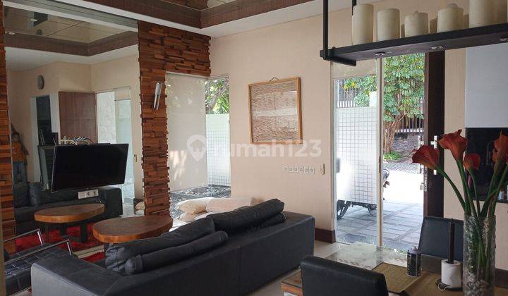 ruang keluarga dijual rumah 2 lantai forest