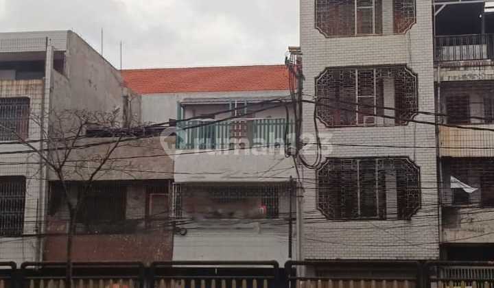 For Quick Sale: Zero-Lot Commercial Building on Pasar Kembang Main Road Area 1