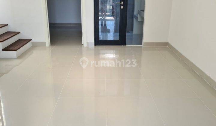 Disewakan Rumah Dua Lantai Modern Minimalis 2